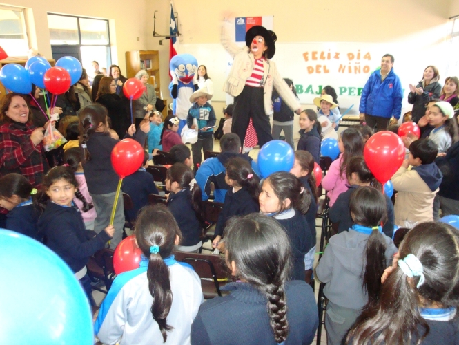 Parte de la celebración del Día del Niño en la Escuela Básica Bajo Perquin