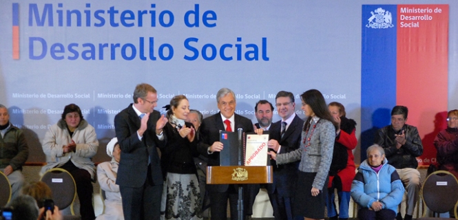 Presidente de la República y Ministro Lavín en anuncio de creación del Ministerio de Desarrollo Social. Fotografía: Comunicaciones - Mideplan (Silvana Gajardo)