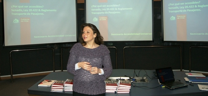María Ximena Rivas, entrega un saludo en capacitación a profesionales de METRO SA