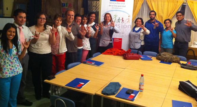 Personas que participan en el curso de capacitación de Lengua de Señas Chilena