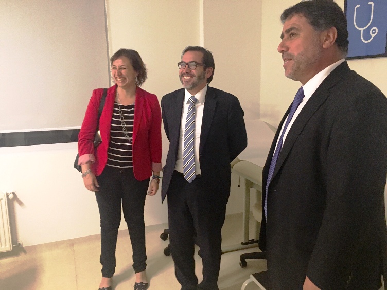Autoridades de Senadis y Senama, durante el recorrido por las nuevas instalaciones del Centro de Parkinson.